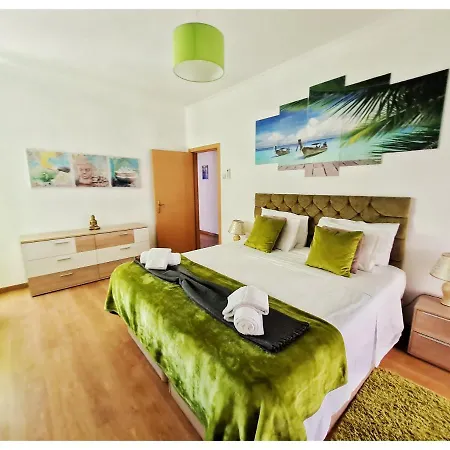 דירה Luxury 3 Bedroom -