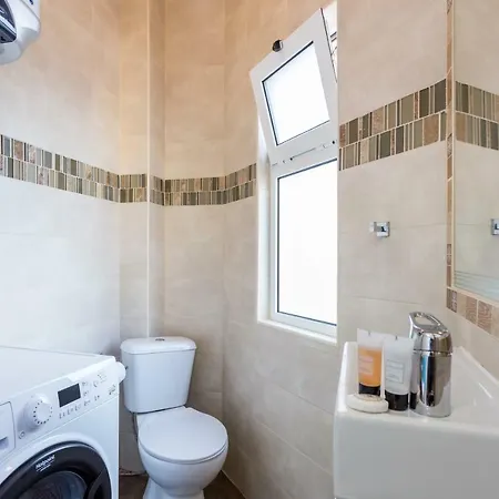 Luxury 3 Bedroom - Apartment *